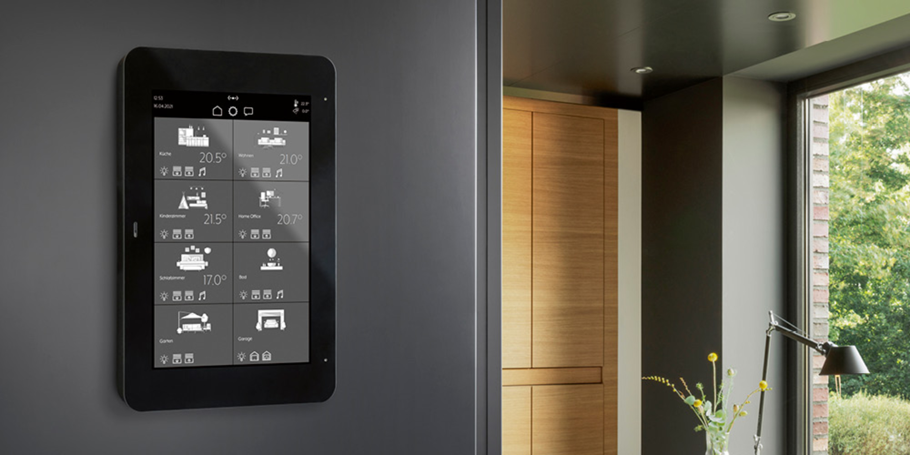 JUNG Smart Panel 8 bei Elektro Menrad in Steinenbronn