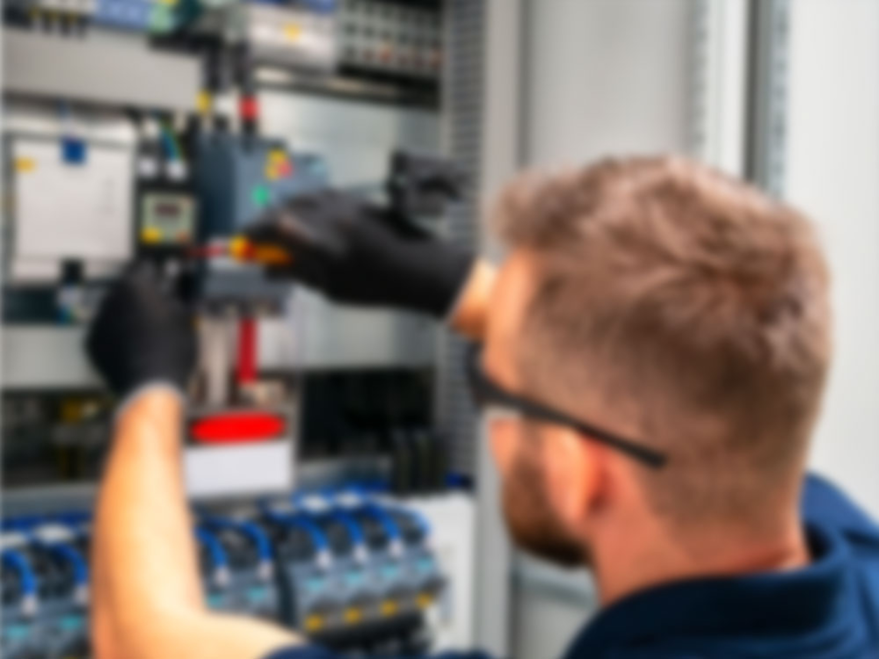 Nieder­spannungs­anlagen bei Elektro Menrad in Steinenbronn